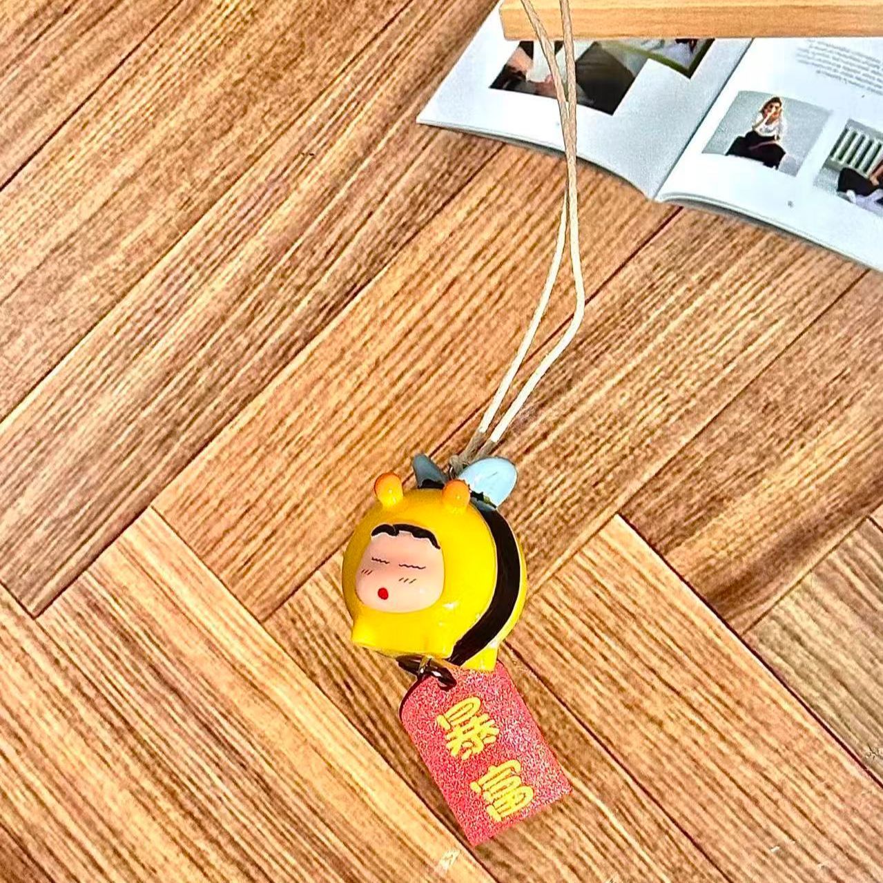 Crayon Shin-chan Bienen-Cospla – Car Accessories Kit Bewertung und Preis